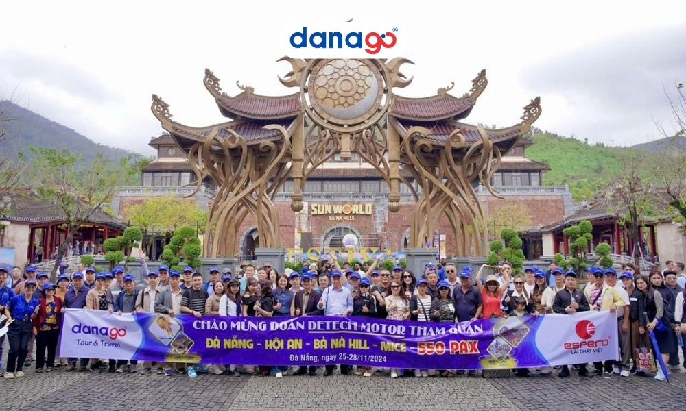 Đoàn 550 khách check-in cổng thời gian Bà Nà Hills